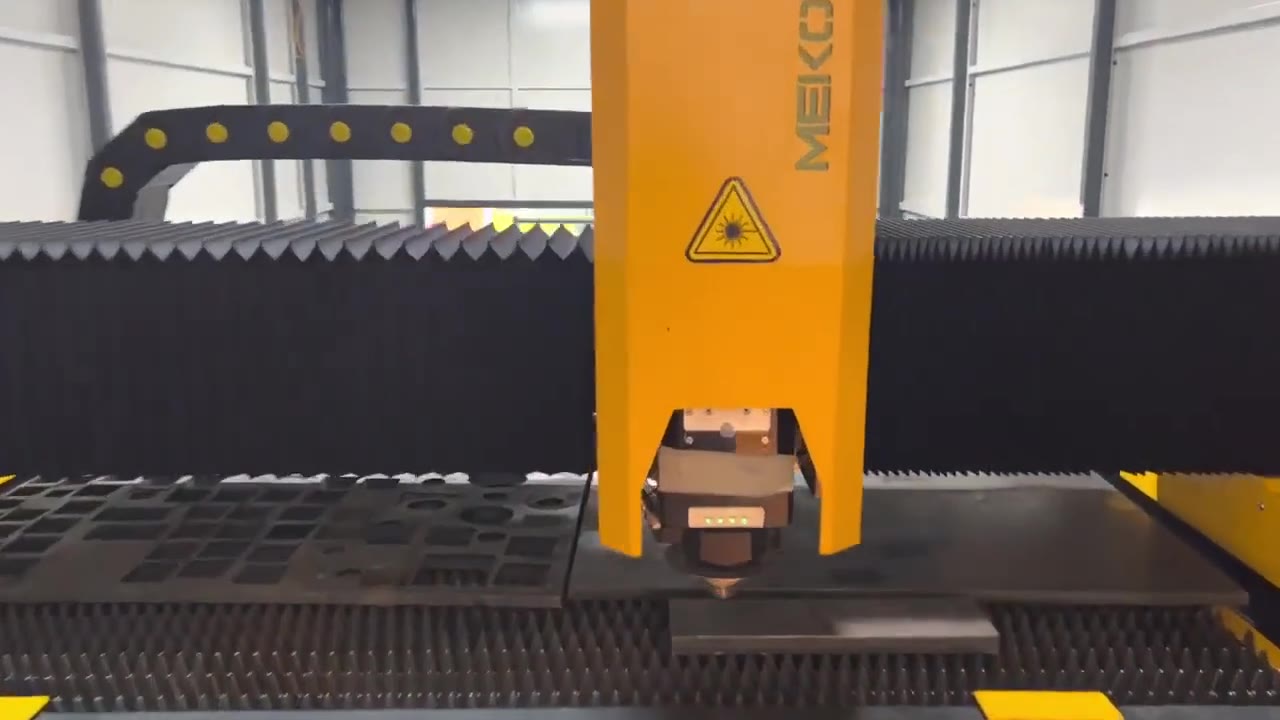 FLC 2040 Enclosed Fiber Laser in operation